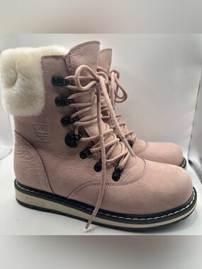 Title: Royal Canadian Cambridge Women’s Winter Boots Size 7